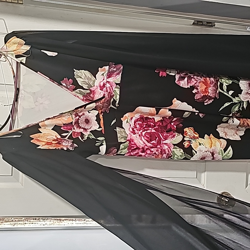 Beautiful dramatic arms flower jumpsuit! I LOVE THIS JUMPSUIT!!